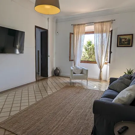 Historic House 5 Minutes Walk From The