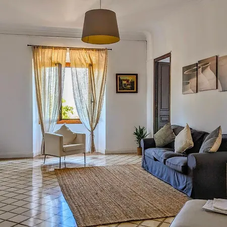 Villa Historic House 5 Minutes Walk From The