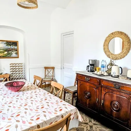 Historic House 5 Minutes Walk From The Villa *